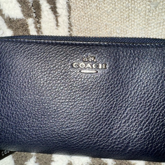 NWOT Coach Zippy Wallet navy blue. Deep black blue( midnight) - Picture 2 of 9